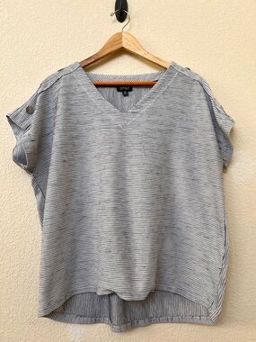 Jones New York Blue & White Striped V-Neck Short Sleeve Top